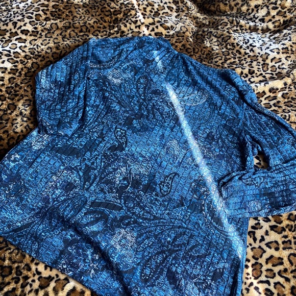 Blouses - Picture 2 of 4